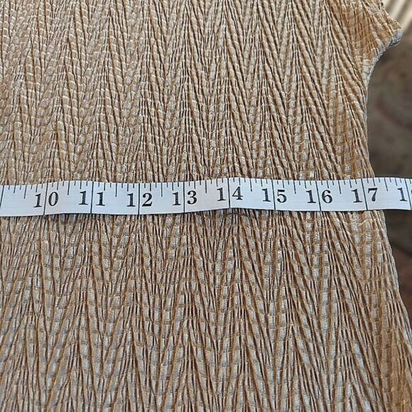 Vtg light gold zigzag crêpe short sleeve blouse - Picture 7 of 8